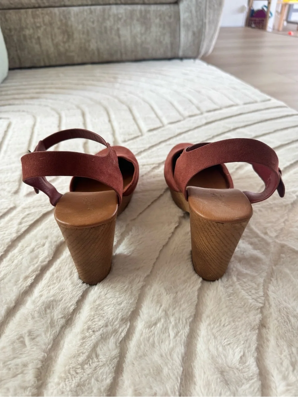 Universal Thread Rust Suede Platform Clog Sandals